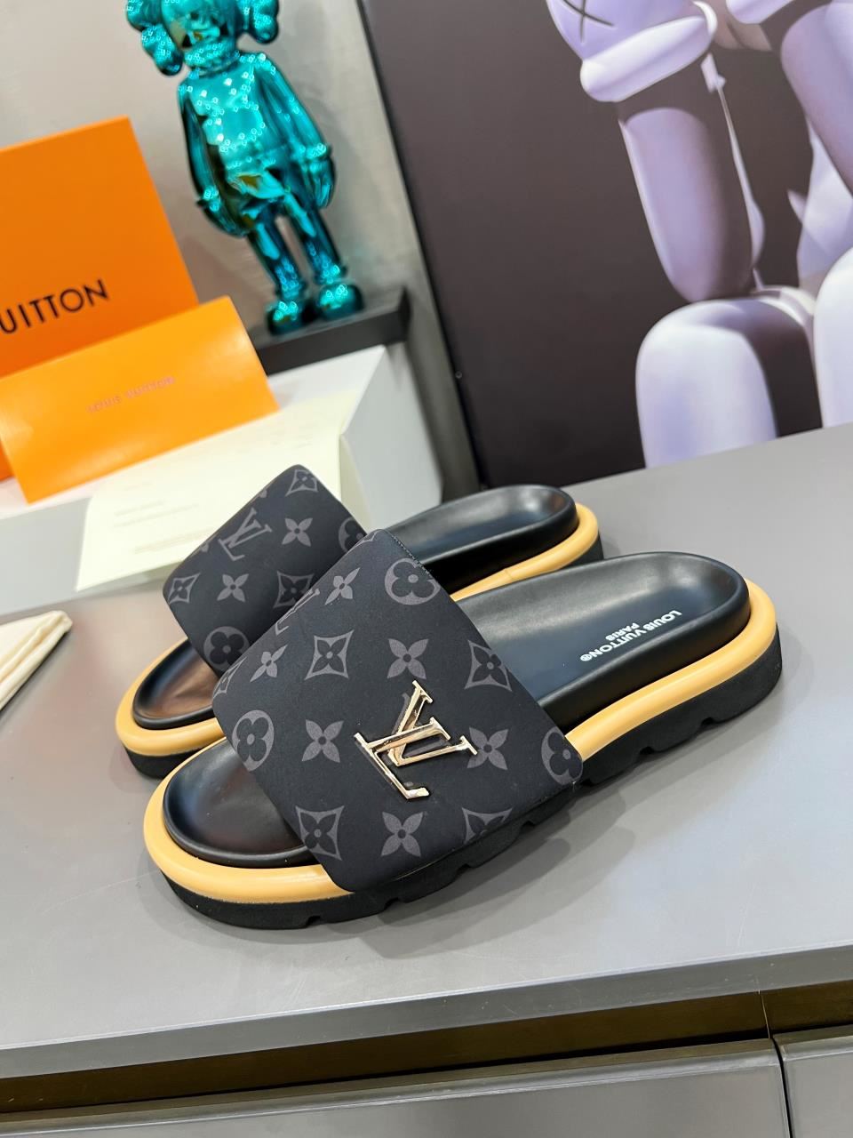 Louis Vuitton Slippers